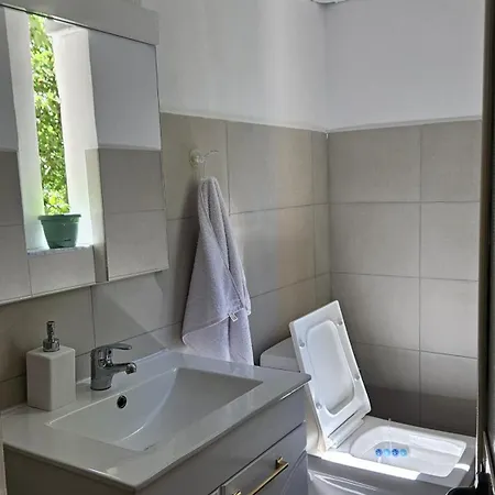 Ela 1 Apartment *